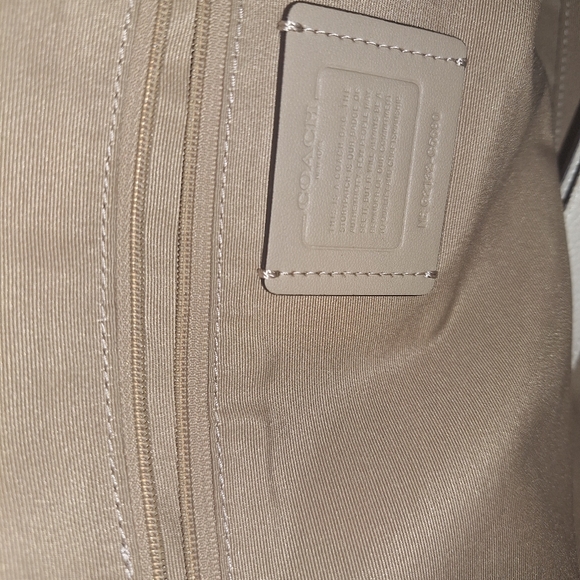 Authentic Coach Cream Leather Shoulder Bag - Picture 4 of 7